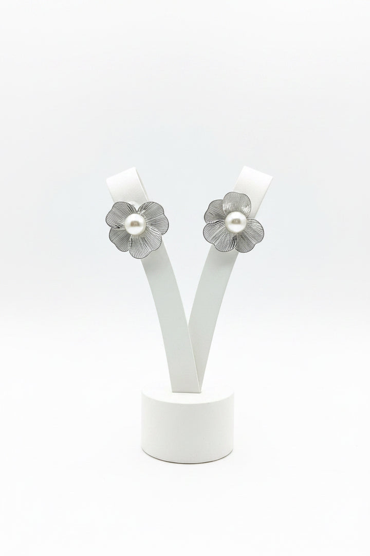 METAL FLOWER FILIGREE WITH PEARL POST EARRINGS