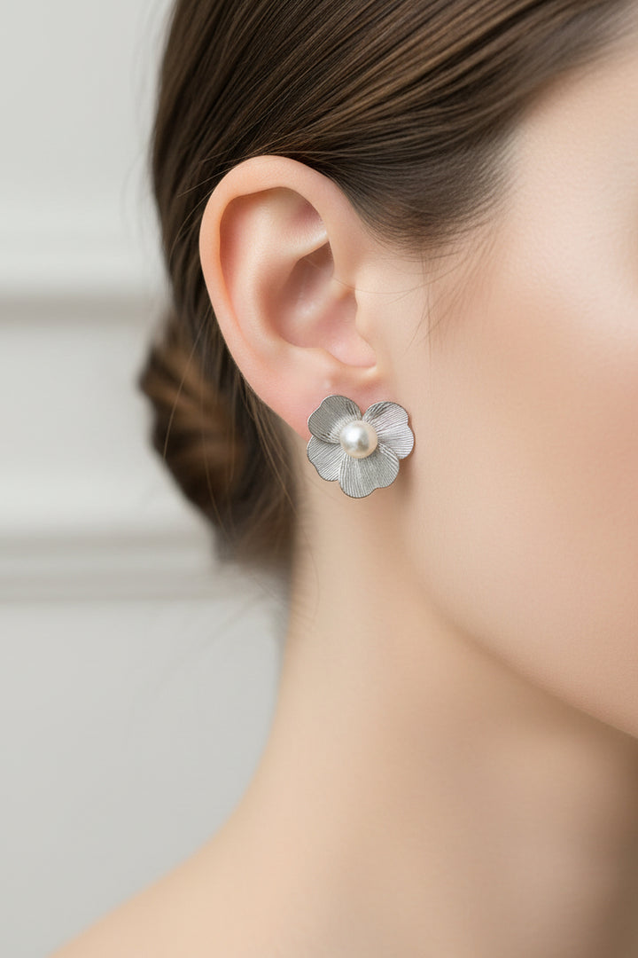 METAL FLOWER FILIGREE WITH PEARL POST EARRINGS