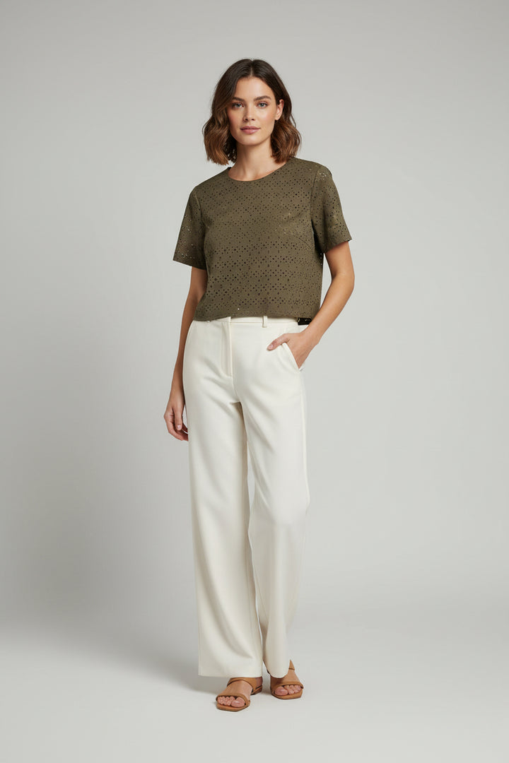 CREW NECK W/ KEYHOLE DETAIL SUEDE CROP TOP