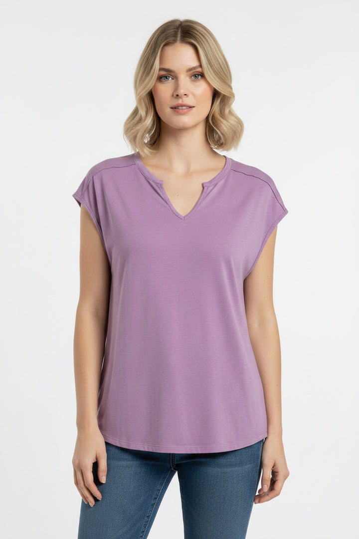 ESSENTIAL, OVERSIZED CUT SPLIT-V
