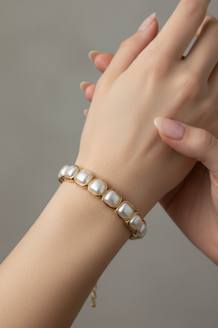 GOLD RECTANGULAR WITH PEARL STRETCH BRACELET
