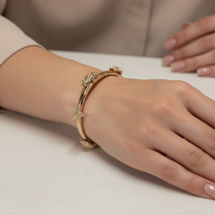 GOLD HAMMERED STRETCH BRACELET WITH SHELL ACCENTS