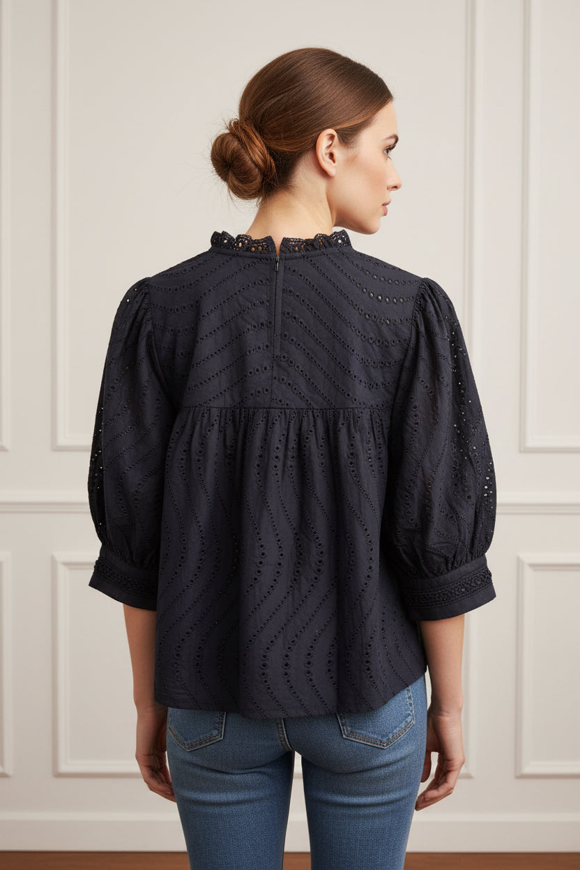 FLOWY CUT OUT TOP