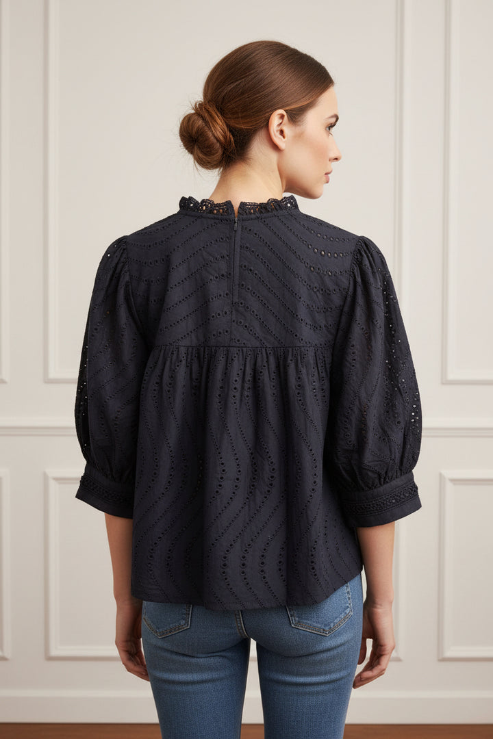 FLOWY CUT OUT TOP