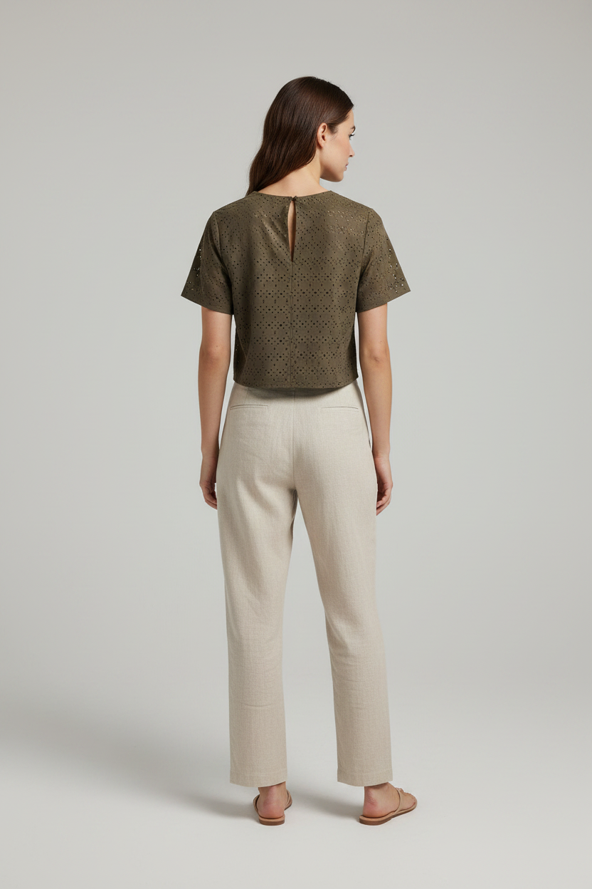 CREW NECK W/ KEYHOLE DETAIL SUEDE CROP TOP