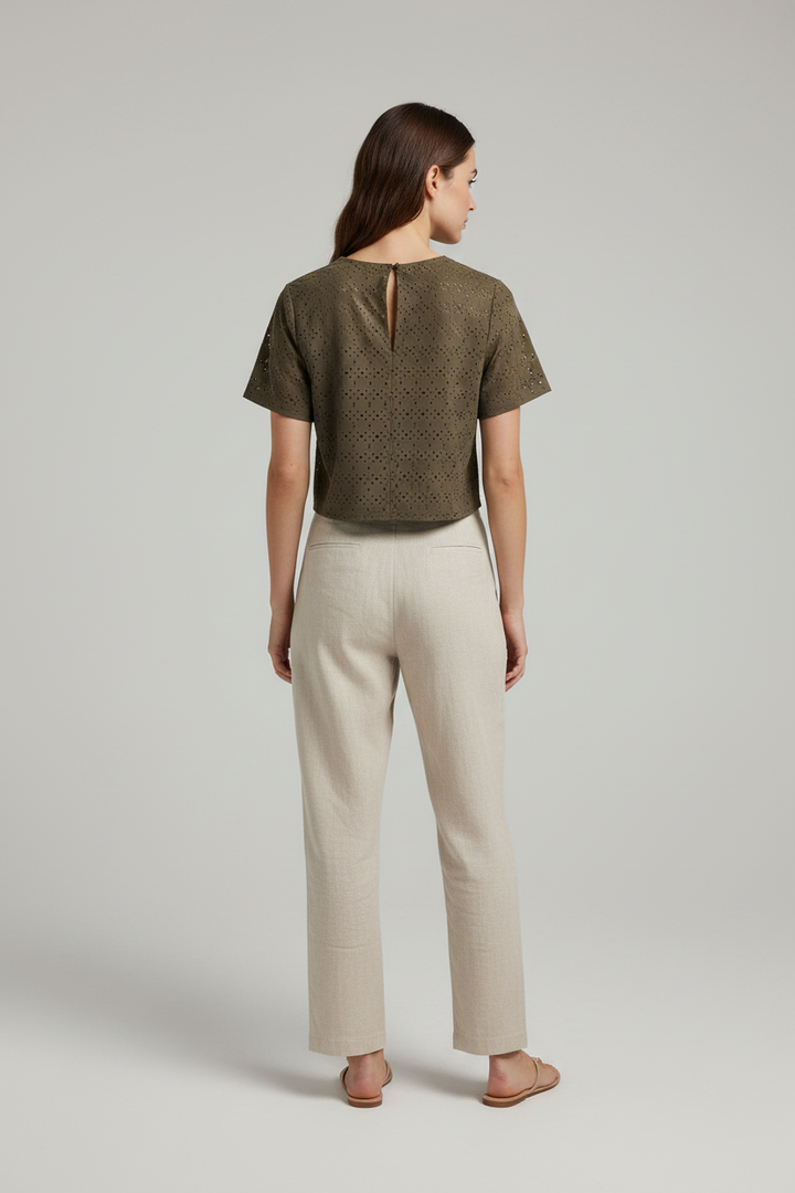 CREW NECK W/ KEYHOLE DETAIL SUEDE CROP TOP