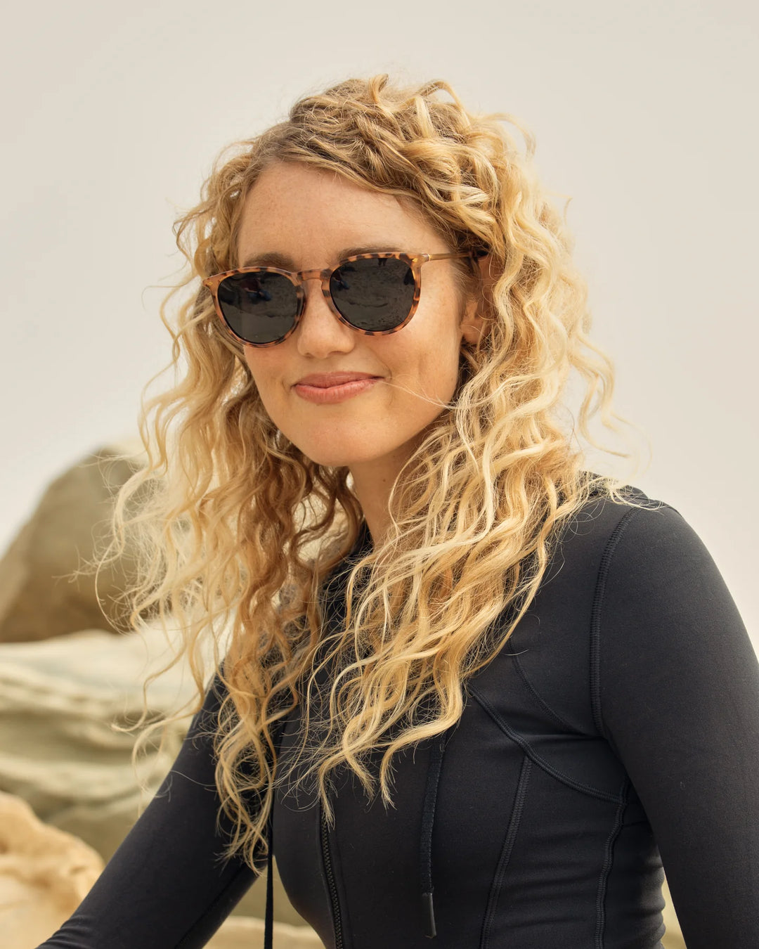 AIRE HONEY SUNGLASSES