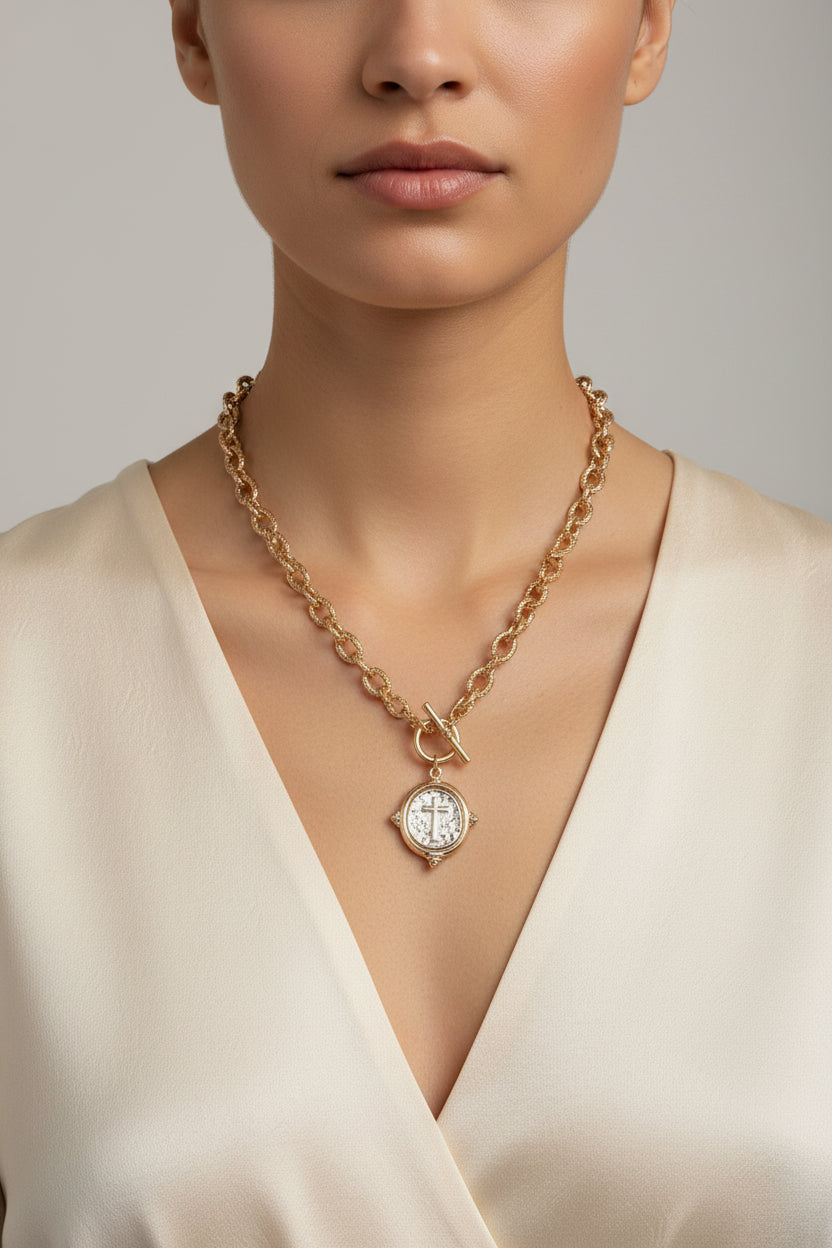 CHUNKY NECKLACE WITH TWO TONED CROSS COIN