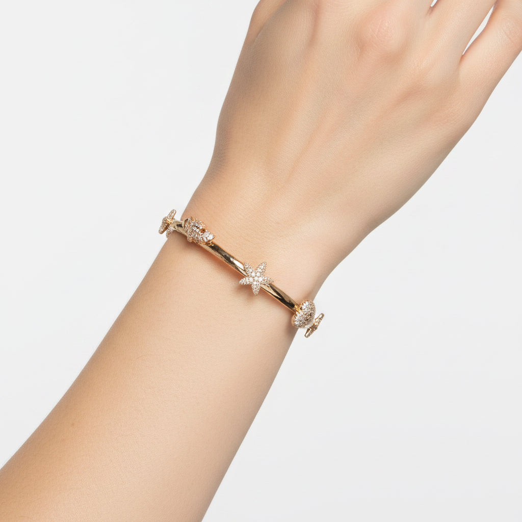 GOLD HAMMERED STRETCH BRACELET WITH SHELL ACCENTS
