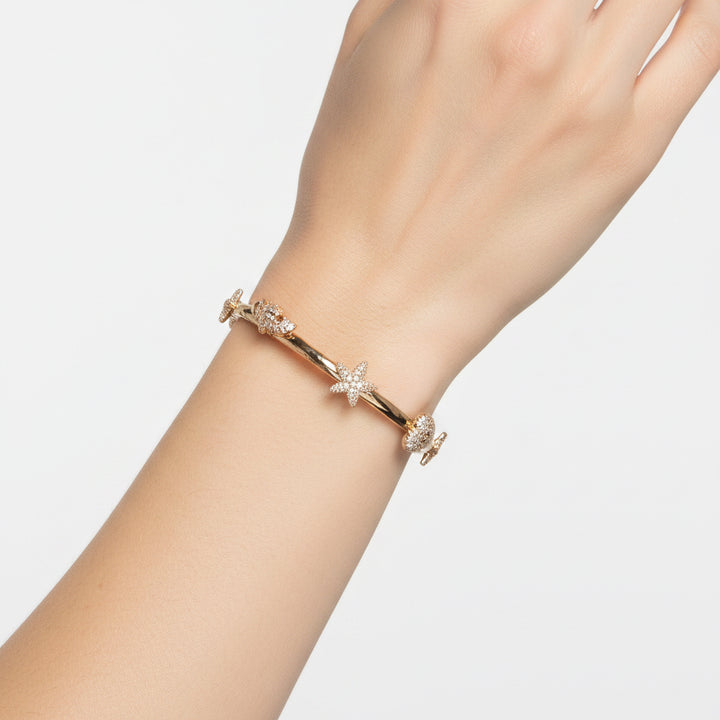 GOLD HAMMERED STRETCH BRACELET WITH SHELL ACCENTS