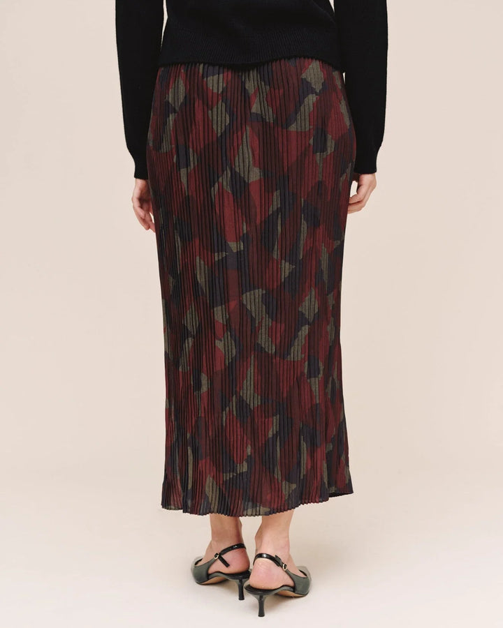 FRONT SLIT PLEATED SKIRT