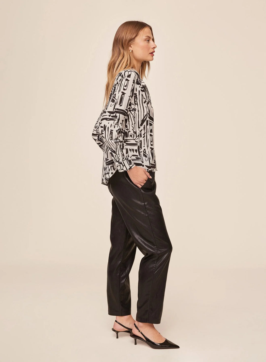 LONG SLEEVE SHIRRED SHOULDER SHIRT