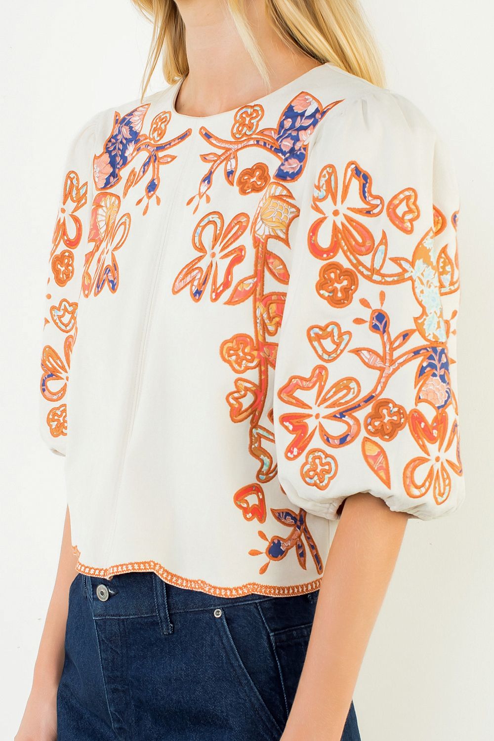 FLORAL EMBROIDERED PUFF SLEEVE TOP