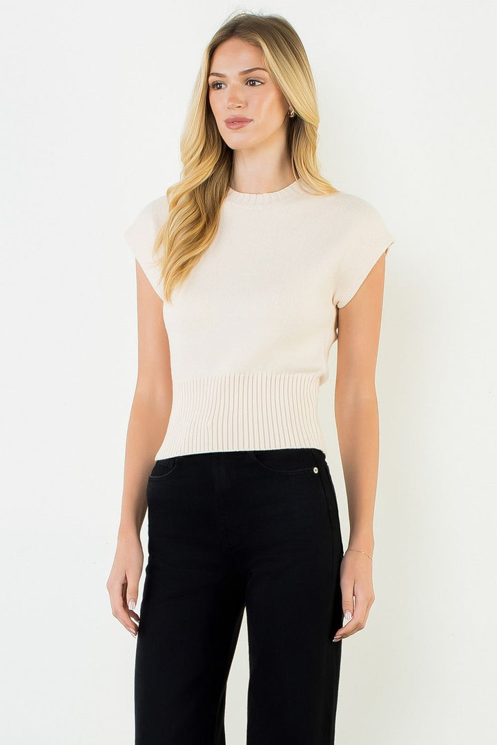 SLEEVELESS SWEATER TOP